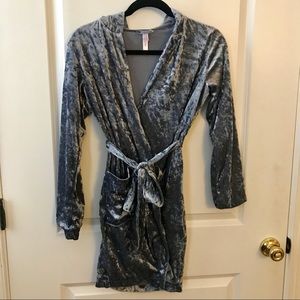 velvet hooded robe 😍